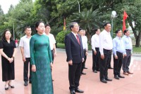 Phó Chủ tịch Quốc hội Nguyễn Đức Hải thăm, tặng quà gia đình chính sách ở Bình Định
